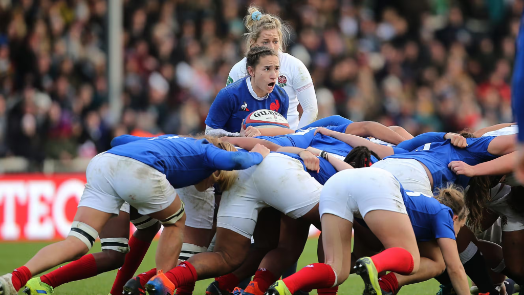 Photo d’une mêlée de l’équipe de France féminine de Rugby contre l'Angleterre, le 16 novembre 2019.