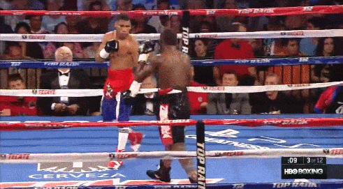 GIF tiré du combat entre Gamboa et Crawford, ce dernier prenant l’avantage en garde de gaucher